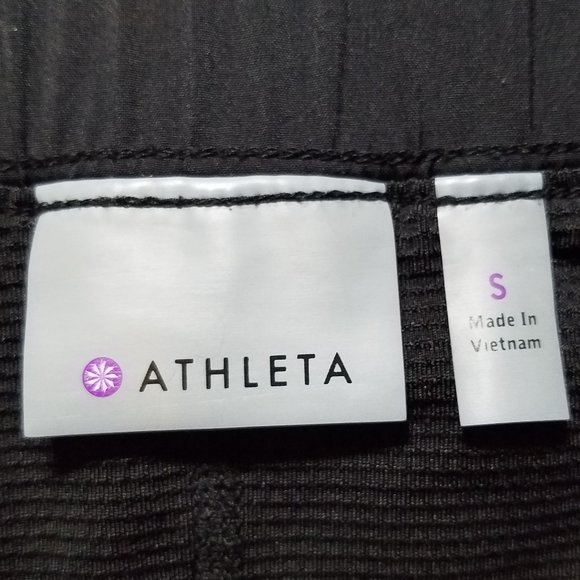 Athleta Stretch-in Skort in Black with Zippered Pockets - Picture 2 of 10